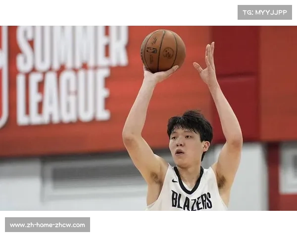 开拓者调侃杨瀚森假动作太逼真连场边摄像机都被骗晕